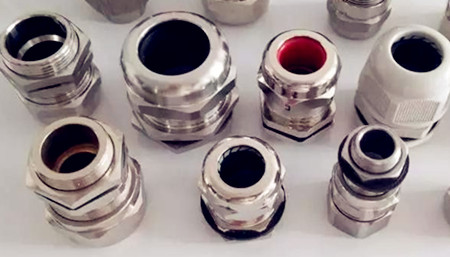 哪些因素會(huì)降低金屬電纜防水接頭的絕緣性?