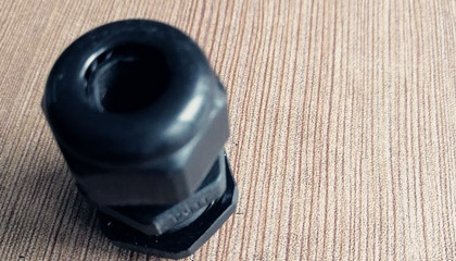 塑料防水接頭經常漏水導電的原因