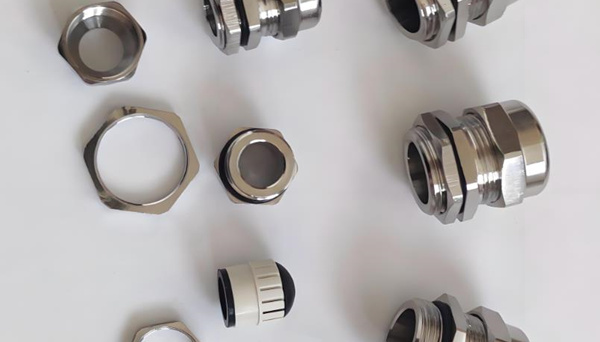 如何選擇設(shè)計(jì)出一款高性能的防水接頭？ 圖2